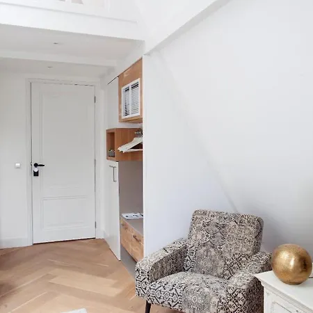 Luxe Suites Roses Alojamento de Acomodação e Pequeno-almoço 2*