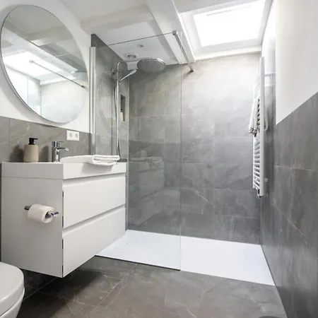 Luxe Suites Roses Alojamento de Acomodação e Pequeno-almoço 2*