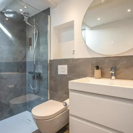 Luxe Suites Roses Alojamento de Acomodação e Pequeno-almoço