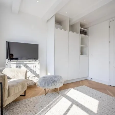 Oda ve Kahvaltı Luxe Suites Roses 2*