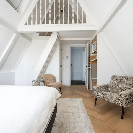 Luxe Suites Roses ベッド・アンド・ブレックファスト 2*