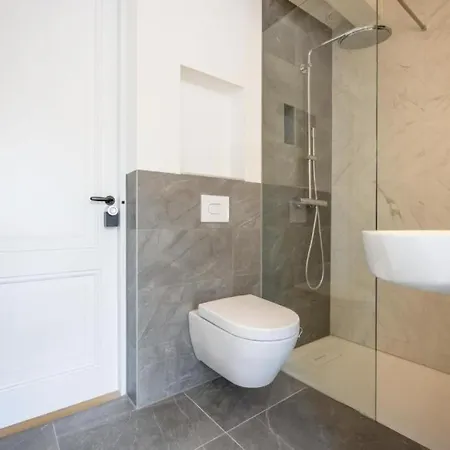 Luxe Suites Roses ベッド・アンド・ブレックファスト